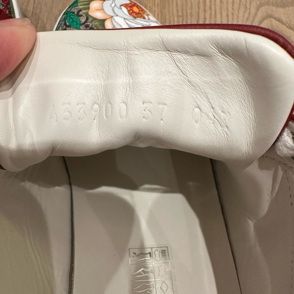 Gucci Supreme Flora Sneakers - Picture 11 of 13